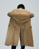 BED j.w. FORD "2days 1night – Beige" Soutien Collar Coat|ベッドフォード "2デイズ 1ナイト – ベージュ" ステンカラーコート メンズモデル着用