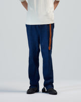 BED j.w. FORD "50X (slim) – Indigo" Slim Jeans|ベッドフォード "50X (スリム) – インディゴ" スリムジーンズ メンズモデル着用