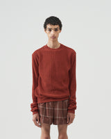 コットンとシルクの生地を使用したシンプルなニット