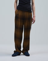 BED j.w. FORD "Pajama – Camel" Pajama Pants|ベッドフォード "パジャマ – キャメル" パジャマパンツ メンズモデル着用