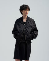 BED j.w. FORD "Strong Sleeves – Black” MA-1｜ベッドフォード “ストロングスリーブス – ブラック” MA-1 メンズモデル着用