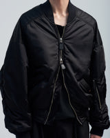 BED j.w. FORD "Strong Sleeves – Black” MA-1｜ベッドフォード “ストロングスリーブス – ブラック” MA-1 メンズモデル着用