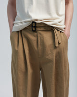 BED j.w. FORD "Holiday Shorts – Beige" Gurkha Shorts｜ベッドフォード "ホリデーショーツ – ベージュ" グルカショーツ メンズモデル着用