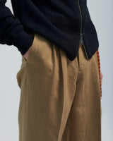 BED j.w. FORD "Chino – Beige" Chino Pants｜ベッドフォード "チノ – ベージュ" チノパンツ メンズモデル着用