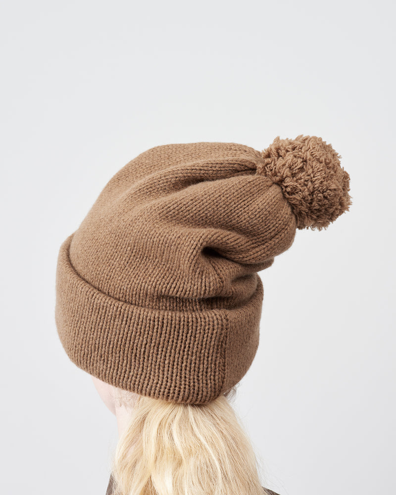 Oversized Knitting Cap – Brown