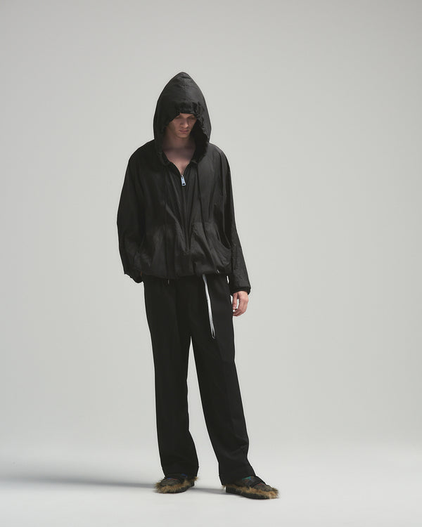 BED j.w. FORD "No specs – Black" Nylon Hoodie｜ベッドフォード "ノースペックス  – ブラック" ナイロンパーカー メンズモデル着用