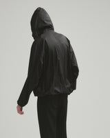 BED j.w. FORD "No specs – Black" Nylon Hoodie｜ベッドフォード "ノースペックス  – ブラック" ナイロンパーカー メンズモデル着用