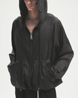BED j.w. FORD "No specs – Black" Nylon Hoodie｜ベッドフォード "ノースペックス  – ブラック" ナイロンパーカー メンズモデル着用