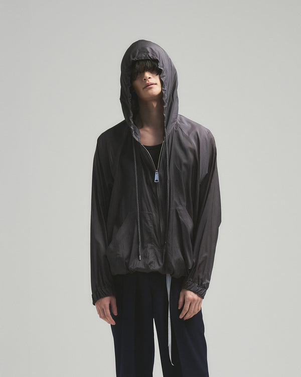 BED j.w. FORD "No specs – Gray" Nylon Hoodie｜ベッドフォード "ノースペックス  – グレー" ナイロンパーカー メンズモデル着用