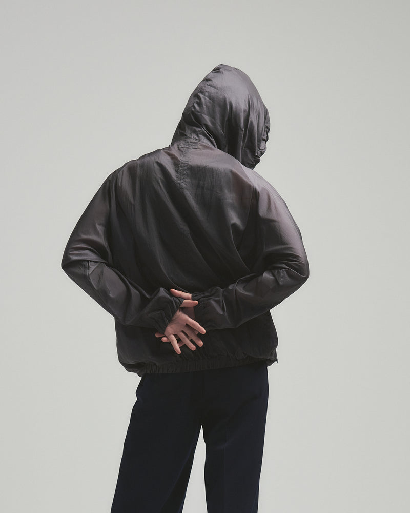 BED j.w. FORD "No specs – Gray" Nylon Hoodie｜ベッドフォード "ノースペックス  – グレー" ナイロンパーカー メンズモデル着用