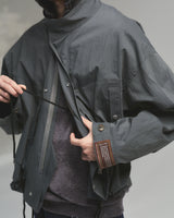 BED j.w. FORD "Short mods – Gray” Nylon Blouson｜ベッドフォード "ショートモッズ – グレー” ナイロンブルゾン メンズモデル着用