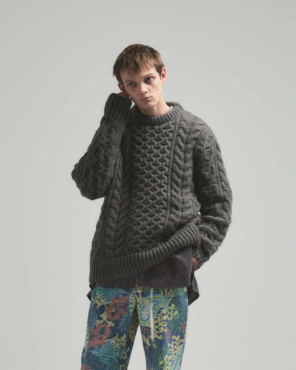 BED j.w. FORD "on holidays – Charcoal" Oversized Knit Sweater｜ベッドフォード "オンホリデーズ – チャコール" オーバーサイズニットセーター メンズモデル着用