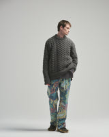 BED j.w. FORD "on holidays – Charcoal" Oversized Knit Sweater｜ベッドフォード "オンホリデーズ – チャコール" オーバーサイズニットセーター メンズモデル着用