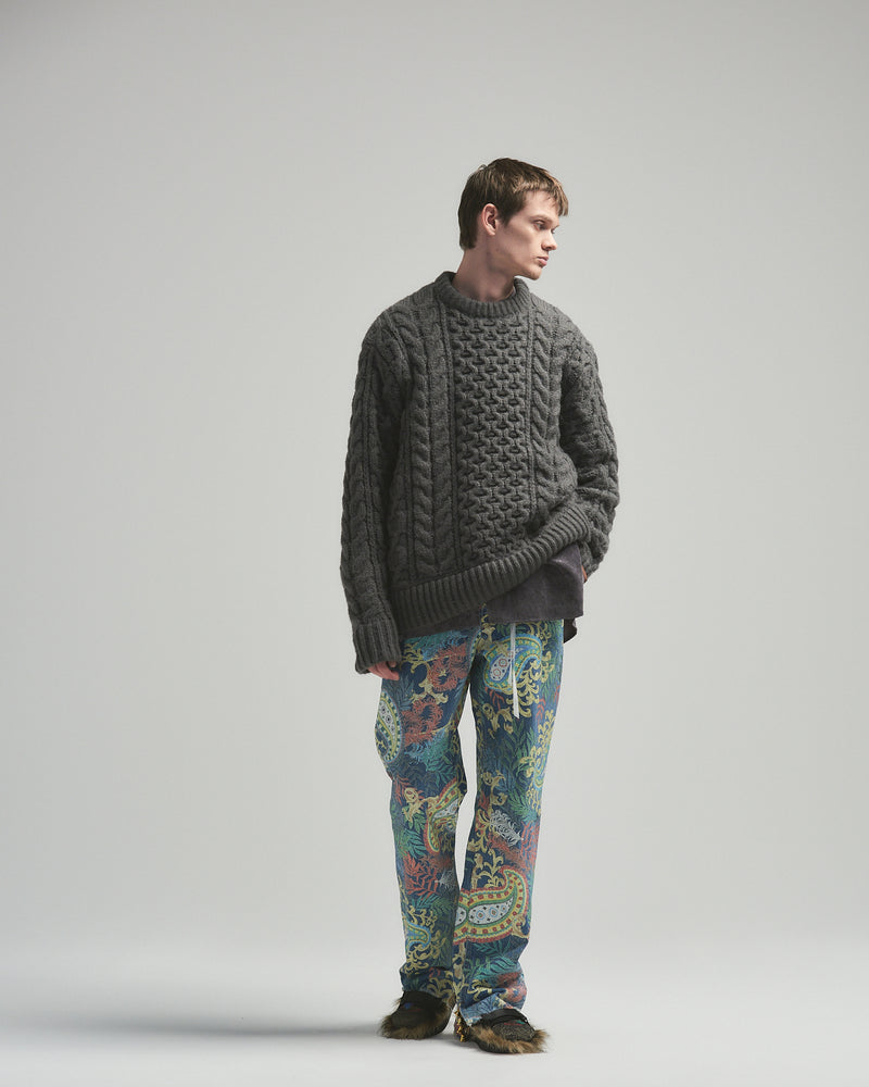 BED j.w. FORD "on holidays – Charcoal" Oversized Knit Sweater｜ベッドフォード "オンホリデーズ – チャコール" オーバーサイズニットセーター メンズモデル着用