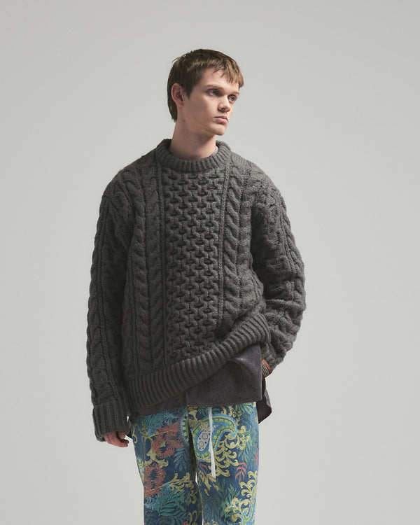 BED j.w. FORD "on holidays – Charcoal" Oversized Knit Sweater｜ベッドフォード "オンホリデーズ – チャコール" オーバーサイズニットセーター メンズモデル着用