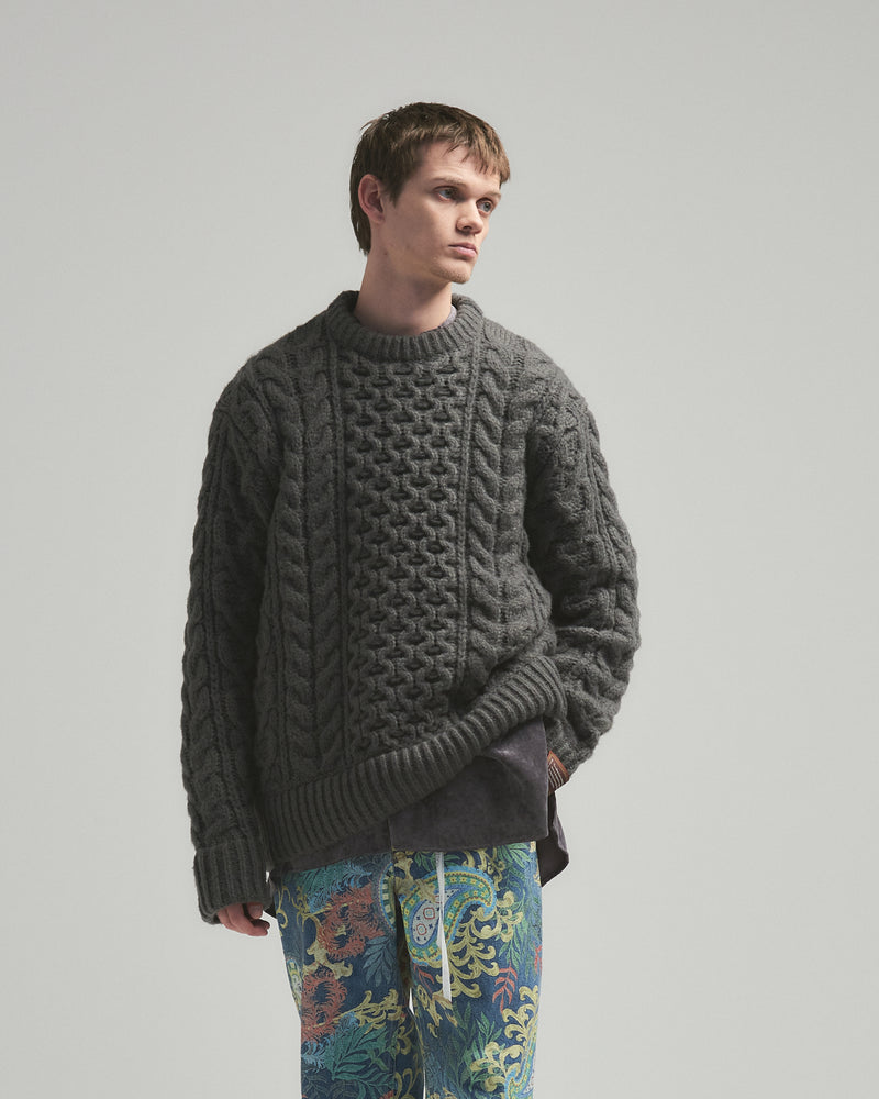 BED j.w. FORD "on holidays – Charcoal" Oversized Knit Sweater｜ベッドフォード "オンホリデーズ – チャコール" オーバーサイズニットセーター メンズモデル着用