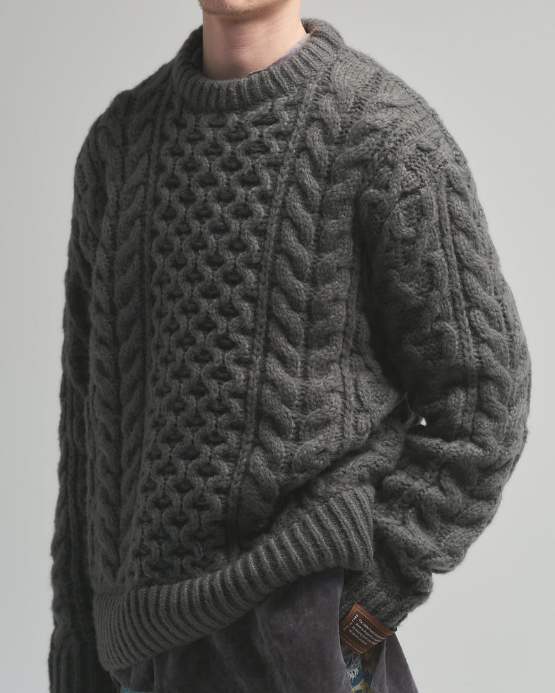 BED j.w. FORD "on holidays – Charcoal" Oversized Knit Sweater｜ベッドフォード "オンホリデーズ – チャコール" オーバーサイズニットセーター メンズモデル着用