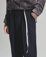 BED j.w. FORD "Three – Navy” 3tuck Slacks ｜ベッドフォード “スリー – ネイビー” 3タックスラックス メンズモデル着用