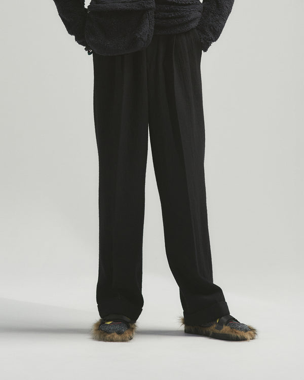 BED j.w. FORD "(AE)-Three – Black” 3tuck Slacks ｜ベッドフォード “(エーイー)スリー – ブラック” 3タックスラックス メンズモデル着用