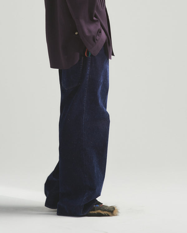 BED j.w. FORD "every (one) – Navy" Rayon flocking pants｜ベッドフォード "エブリ (ワン) – ネイビー" レーヨンフロッキーパンツ メンズモデル着用