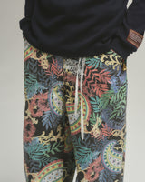 BED j.w. FORD "MIX (Tapered) – Black” Denim Pants｜ベッドフォード “ミックス(テーパード) – ブラック” デニムパンツ メンズモデル着用