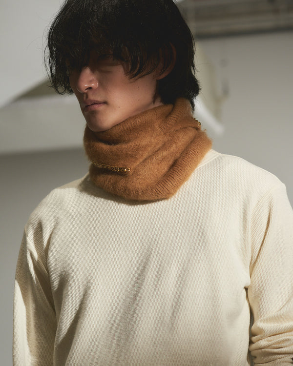 BED j.w. FORD "C-neck – Brown" Neck warmer ｜ベッドフォード “シーネック – ブラウン” ネックウォーマー メンズモデル着用