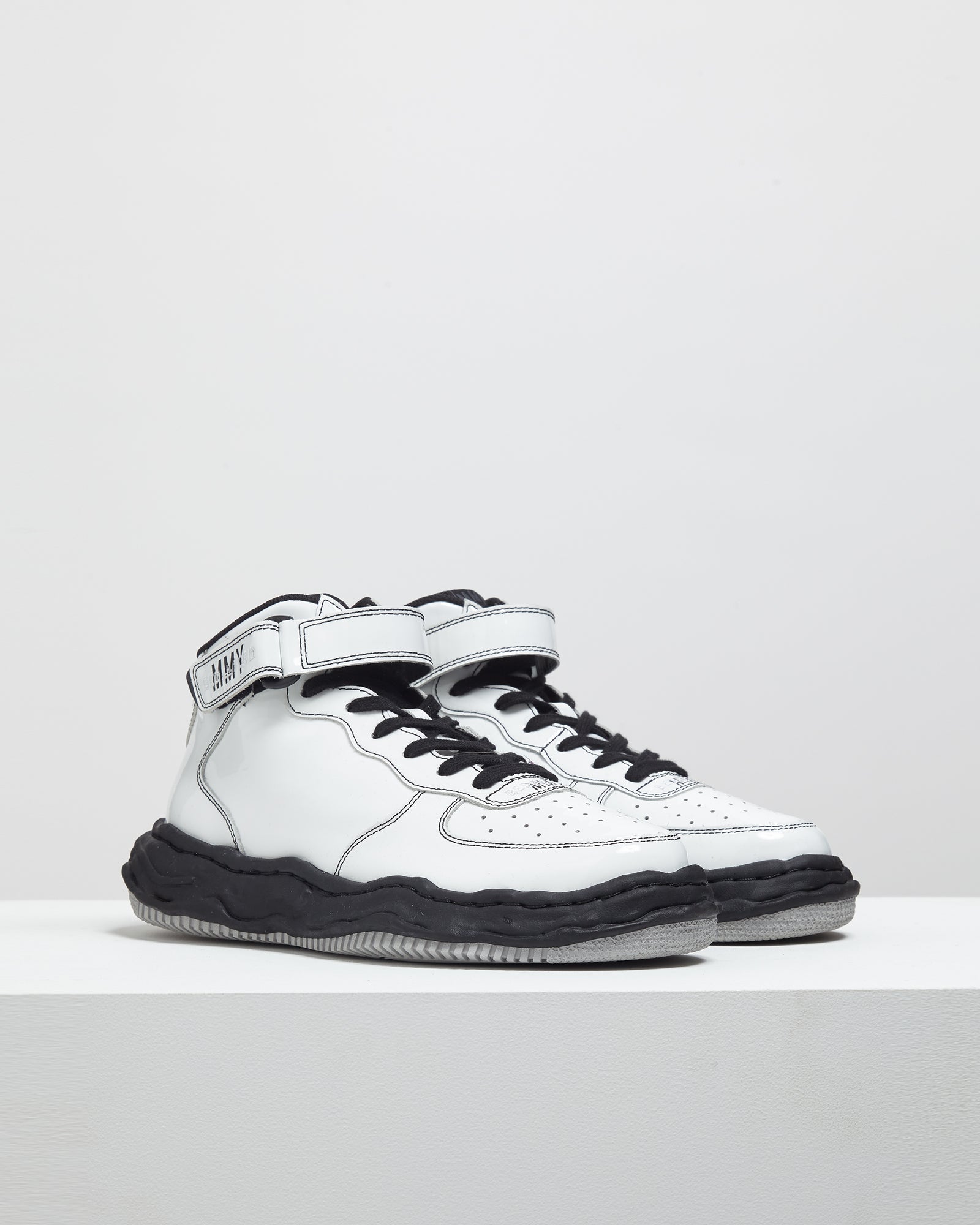 Wayne-wht2_1600x.jpg?v=1702711316
