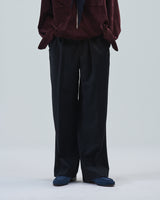 BED j.w. FORD "Wrinkles – Black" Wide Trouser｜ベッドフォード "リンクルズ – ブラック" ワイドスラックス メンズモデル着用