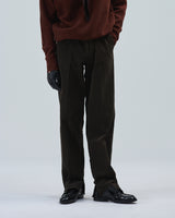 BED j.w. FORD "H&H – Brown" Asymmetry Trousers｜ベッドフォード "ハーフ&ハーフ – ブラウン" アシンメトリーパンツ メンズモデル着用