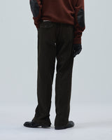 BED j.w. FORD "H&H – Brown" Asymmetry Trousers｜ベッドフォード "ハーフ&ハーフ – ブラウン" アシンメトリーパンツ メンズモデル着用