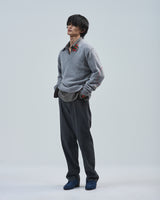 BED j.w. FORD "Repair – Gray" V-neck Sweater｜ベッドフォード "リペア – グレー" Vネックセーター メンズモデル着用
