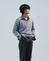 BED j.w. FORD "Repair – Gray" V-neck Sweater｜ベッドフォード "リペア – グレー" Vネックセーター メンズモデル着用