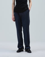 BED j.w. FORD "H&H – Navy" Asymmetry Trousers｜ベッドフォード "ハーフ&ハーフ – ネイビー" アシンメトリーパンツ メンズモデル着用