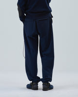 BED j.w. FORD "The Real – Navy" Sweat Pants｜ベッドフォード "ザ リアル – ネイビー" スウェットパンツ メンズモデル着用