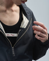BED j.w. FORD "+ Bag – Gray" Nylon Pullover Jacket｜ベッドフォード "プラスバッグ – グレー" ナイロンプルオーバージャケット メンズモデル着用