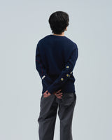 BED j.w. FORD "Repair – Navy" V-neck Sweater｜ベッドフォード "リペア – ネイビー" Vネックセーター メンズモデル着用