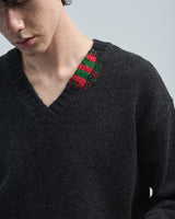 BED j.w. FORD "Repair – Charcoal" V-neck Sweater｜ベッドフォード "リペア – チャコール" Vネックセーター メンズモデル着用