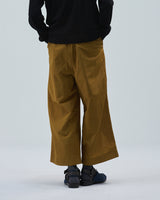 BED j.w. FORD "Over – Camel" Nylon Pants｜ベッドフォード "オーバー – キャメル" ナイロンパンツ メンズモデル着用