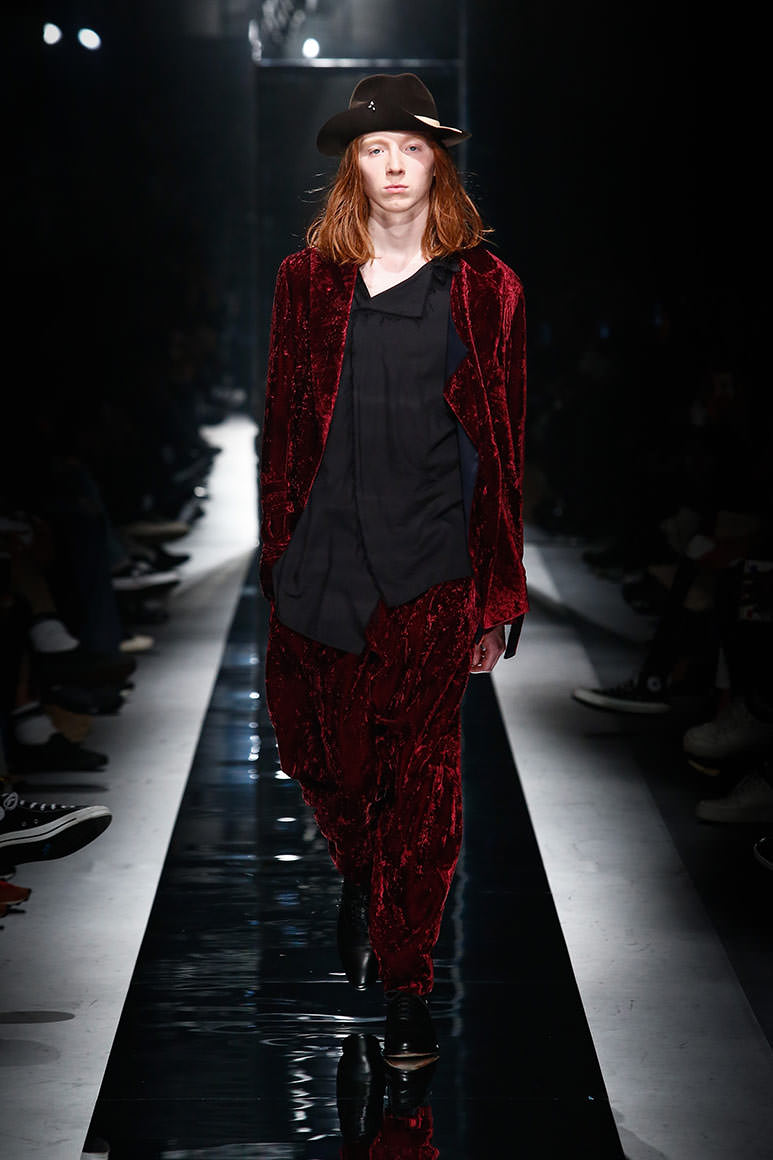 aw1718_runway_img01.jpg?v=